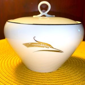 Fukagawa Arita hand painted sugar bowl white gold painted with silver trim